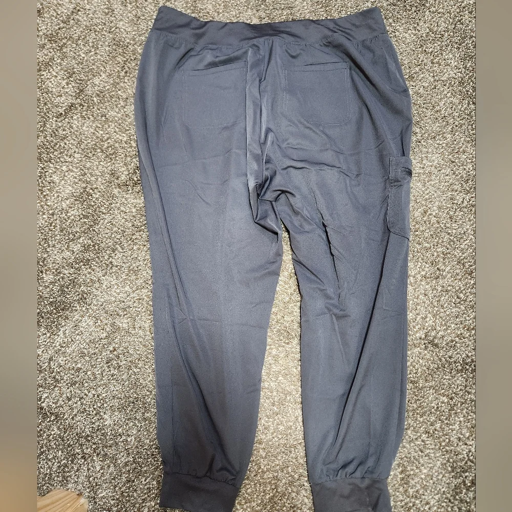 Pewter Jogger Scrub Set - Picture 4 of 5